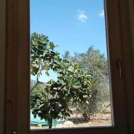 Trullo Contrada Specchi * Ракале